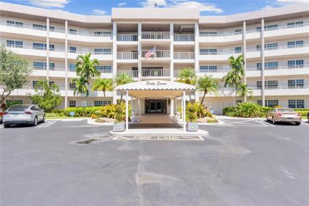 555 Oaks Lane #504, Pompano Beach, Florida 33069, USA