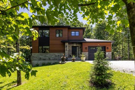 51  Ch. du Théâtre, Eastman, Quebec J0E 1P0, Canada