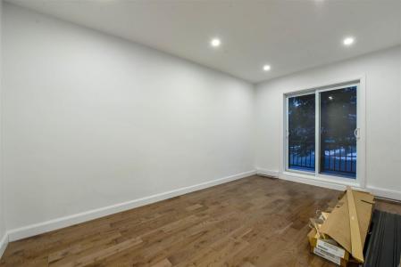 1001-1003 Av. Ball, Montréal (Villeray/Saint-Michel/Parc-Extension), Quebec H3N 1J9, Canada