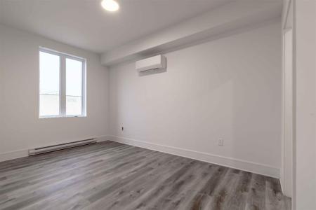 2805 Ch. Bates, Montréal (Côte-des-Neiges/Notre-Dame-de-Grâce), Quebec H3S 1B5, Canada