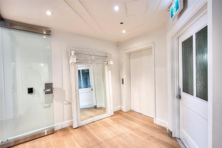 315 Rue du St-Sacrement, Montréal (Ville-Marie), Quebec H2Y 1Y1, Canada