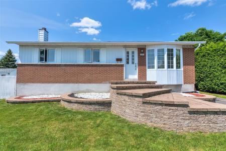 5950 Tsse Beauséjour, Longueuil (Saint-Hubert), Quebec J3Y 6C2, Canada