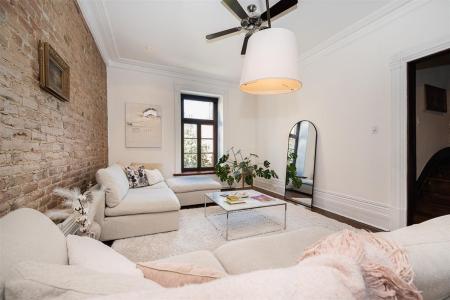 997 Av. de l'Hôtel-de-Ville, Montréal (Ville-Marie), Quebec H2X 3A4, Canada