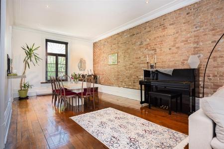 997 Av. de l'Hôtel-de-Ville, Montréal (Ville-Marie), Quebec H2X 3A4, Canada