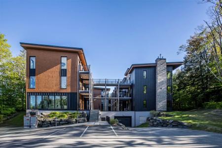 5125  Ch. du Parc, Orford, Quebec J1X 7N9, Canadá