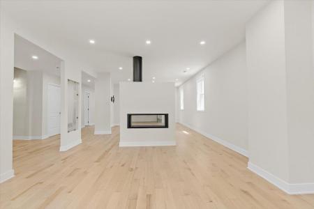 4361 Av. Beaconsfield, Montréal (Côte-des-Neiges/Notre-Dame-de-Grâce), 魁北克省 H4A 2H5, 加拿大