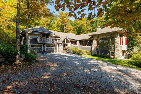 26  Ch. Meredith, Chelsea, Quebec J9B 2P4, Canada