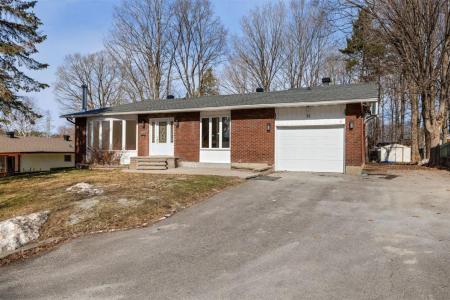 51  Rue St-Alexandre, Gatineau (Gatineau), Quebec J8V 1B3, Canada