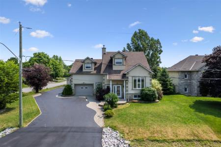 44  Rue des Abricotiers, Gatineau (Gatineau), Quebec J8R 2S7, Canada