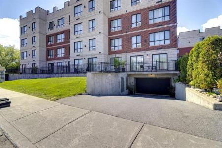 2001 Av. Beaconsfield, Montréal (Côte-des-Neiges/Notre-Dame-de-Grâce), Quebec H4A 2G5, Kanada