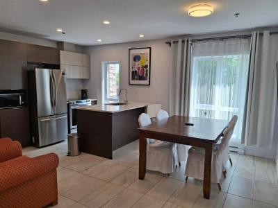 2001 Av. Beaconsfield, Montréal (Côte-des-Neiges/Notre-Dame-de-Grâce), Quebec H4A 2G5, Kanada