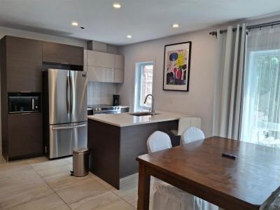 2001 Av. Beaconsfield, Montréal (Côte-des-Neiges/Notre-Dame-de-Grâce), Quebec H4A 2G5, Kanada