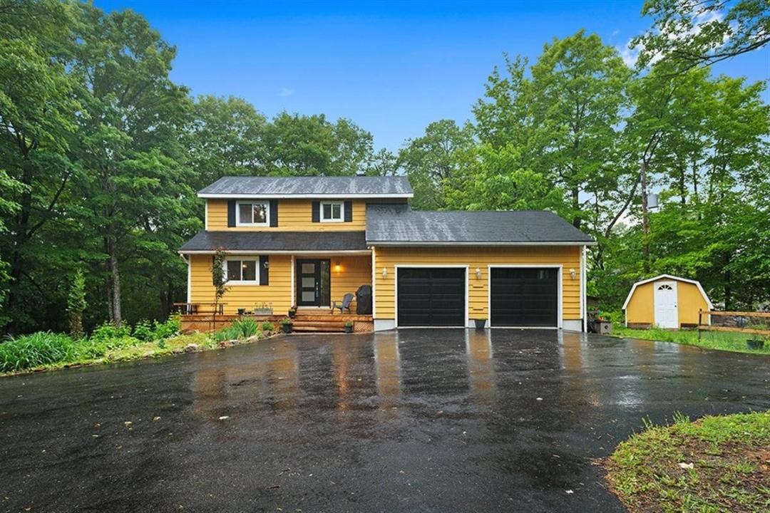 19 Rue du Sommet, Cantley, Quebec J8V 2V8, Canada