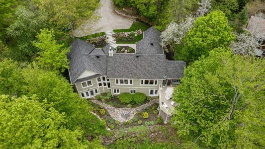 1328 Route 105, Chelsea, Quebec J9B 1P4, Canada