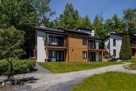4977  Ch. du Parc, Orford, Quebec J1X 7N9, Canadá