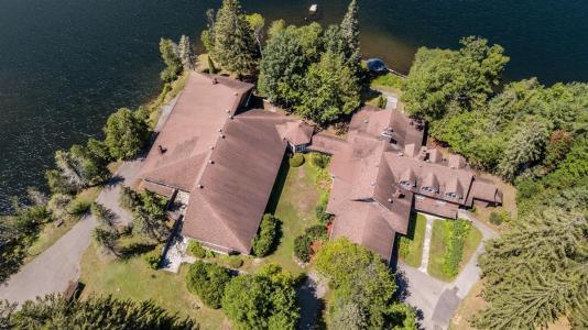 2245 Route 327, Grenville-sur-la-Rouge, Quebec J0V 1B0, Kanada