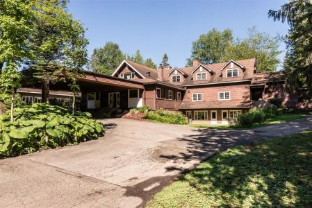 2245 Route 327, Grenville-sur-la-Rouge, Quebec J0V 1B0, Kanada