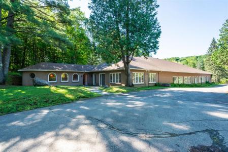 2245 Route 327, Grenville-sur-la-Rouge, Quebec J0V 1B0, Kanada