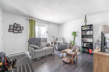 355 Rue Jeanne-Mance, Gatineau (Gatineau), Quebec J8P 3B7, Canada