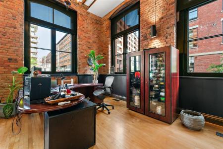 599  Rue Wellington, Montréal (Ville-Marie), Quebec H3C 5T2, Canada