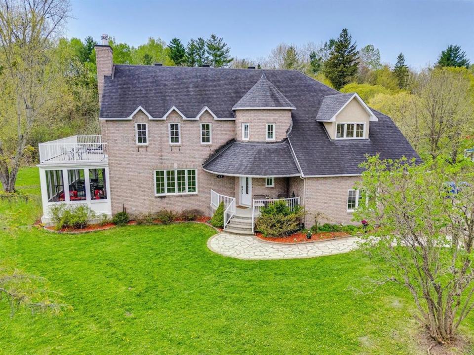 67 Ch. Loretta Loop, Chelsea, Quebec J9B 1L8, Canada