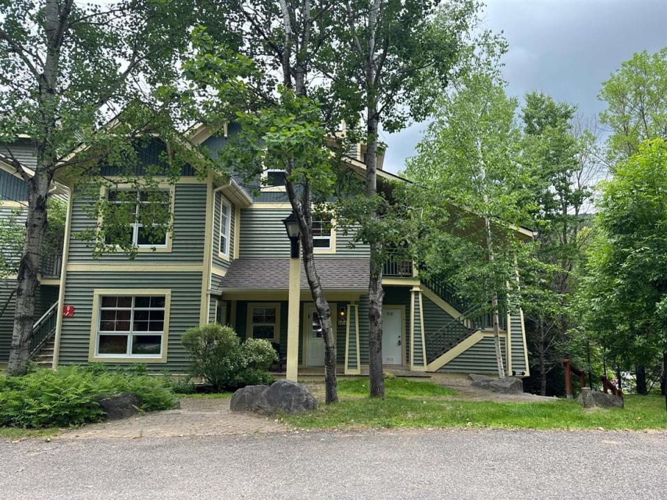 201 Ch. des Quatre-Sommets, Mont-Tremblant, Quebec J8E 1T0, Canadá