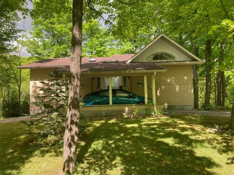 53 Ch. de la Mine, Chelsea, Quebec J9B 1C7, Canada