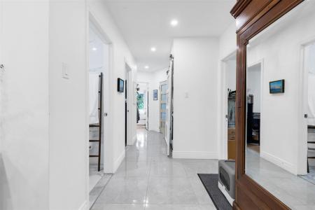 6008-6050 Ch. Hudson, Montréal (Côte-des-Neiges/Notre-Dame-de-Grâce), كيبيك H3S 2G7, كندا