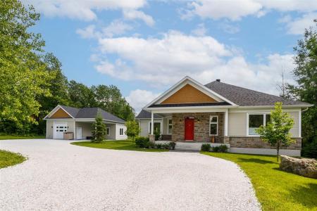 1100  Ch. des Diligences, Eastman, Quebec J0E 1P0, Canada