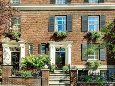 2  Place de Chelsea, Montréal (Ville-Marie), Quebec H3G 2J9, Canada