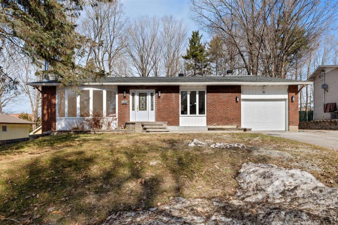 51Z Rue St-Alexandre, Gatineau (Gatineau), Quebec J8V 1B3, Canada