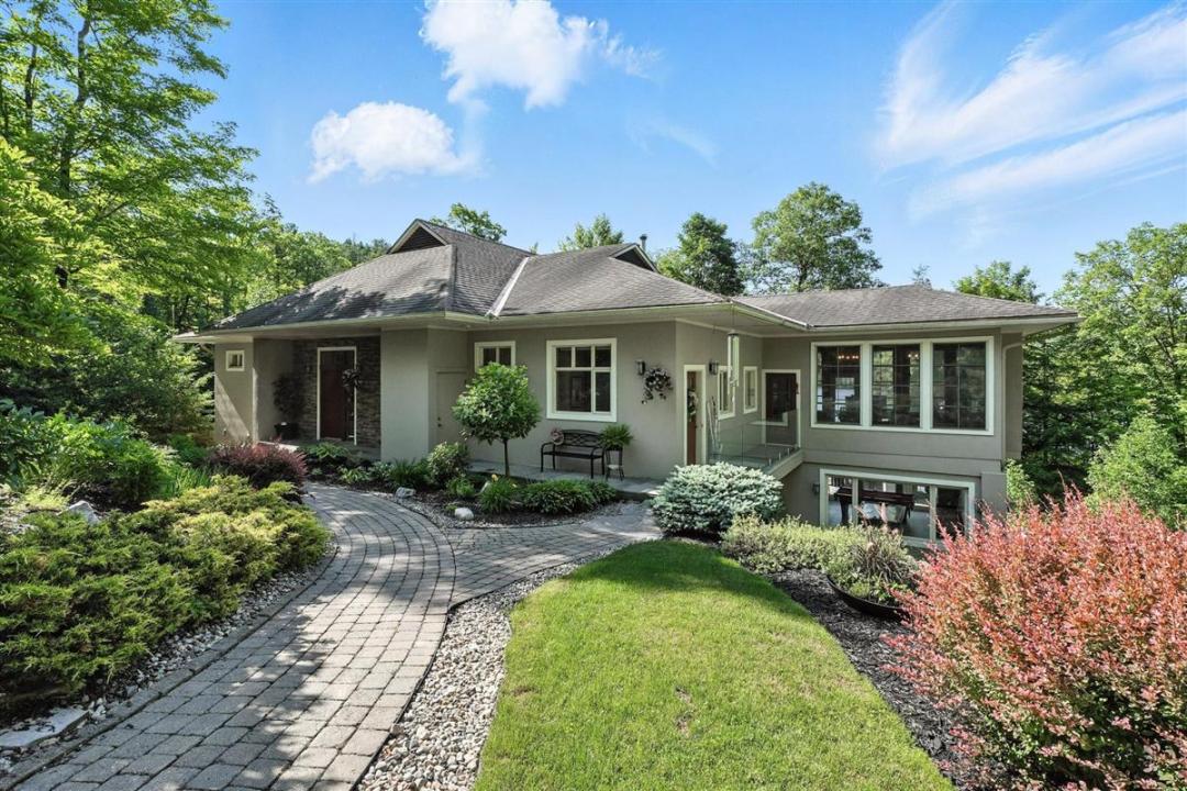 145  Ch. Panoramique, Cantley, Quebec J8V 3B2, Canada