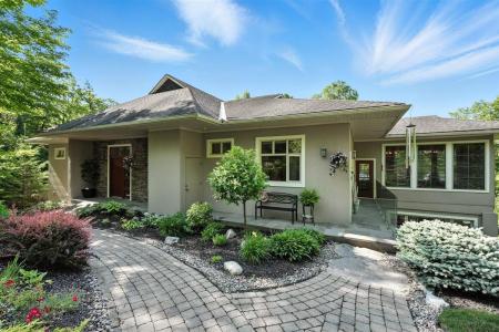 145  Ch. Panoramique, Cantley, Quebec J8V 3B2, Canada