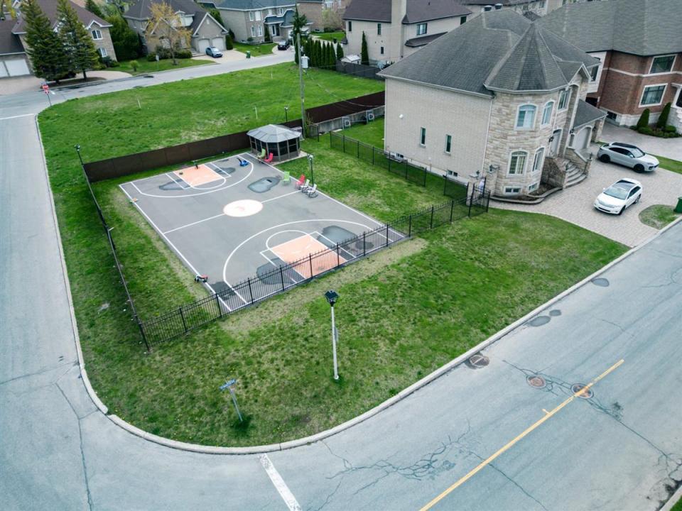 Rue Matisse, Dollard-Des-Ormeaux, Quebec H9A 3J6, Canada