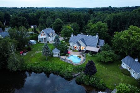 56Z-58Z  Imp. de l'Île, Roxton Pond, Quebec J0E 1Z0, Canada