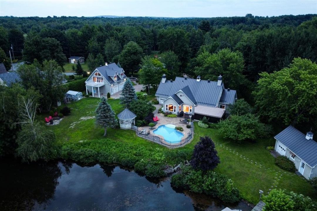 56Z-58Z Imp. de l'Île, Roxton Pond, Québec J0E 1Z0, Canada