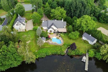 56Z-58Z Imp. de l'Île, Roxton Pond, Québec J0E 1Z0, Canada