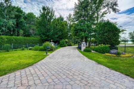 56Z-58Z Imp. de l'Île, Roxton Pond, Québec J0E 1Z0, Canada