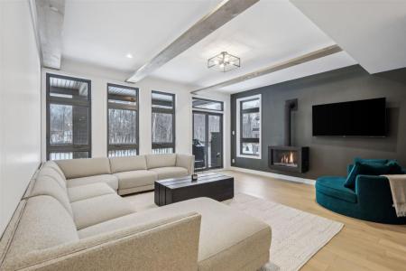 3040 Allée du Valais, Mont-Tremblant, Quebec J8E 1C6, Canada