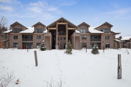 3040  Allée du Valais, Mont-Tremblant, קוויבק J8E 1C6, קנדה 