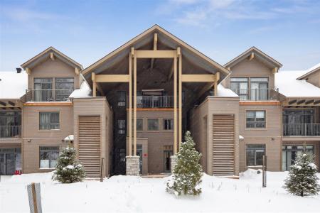 3040  Allée du Valais, Mont-Tremblant, קוויבק J8E 1C6, קנדה 