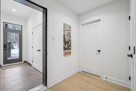 3040  Allée du Valais, Mont-Tremblant, קוויבק J8E 1C6, קנדה 