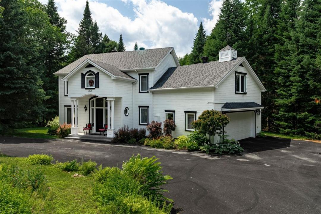 252 Rue Augusta, Morin-Heights, Quebec J0R 1H0, Canadá