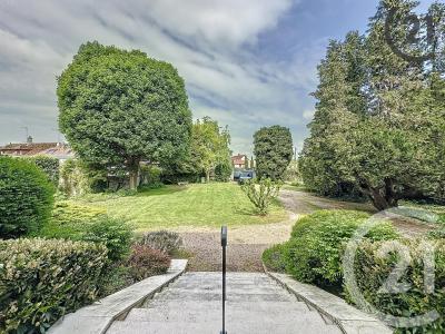 St Julien Les Villas, Champagne-Ardenne 10800, Francia