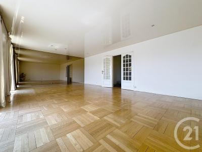 Troyes, Champagne-Ardenne 10000, France