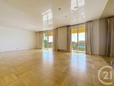 Troyes, Champagne-Ardenne 10000, France