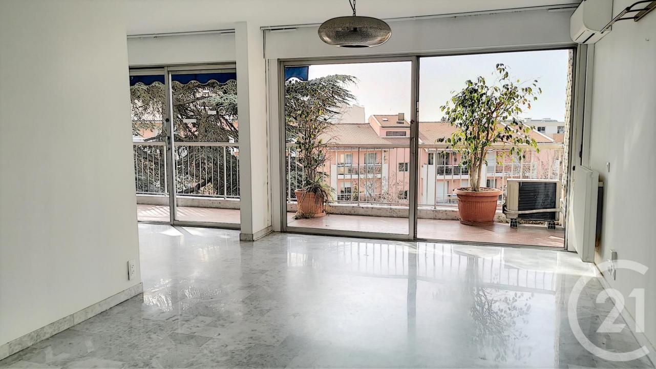 Nice, Provence-Alpes-Côte D'Azur 06200, Pháp