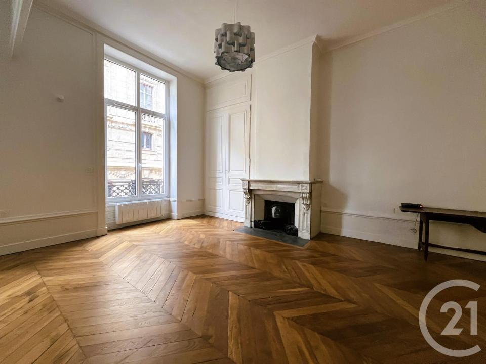 Lyon, Rhône-Alpes 69002, France