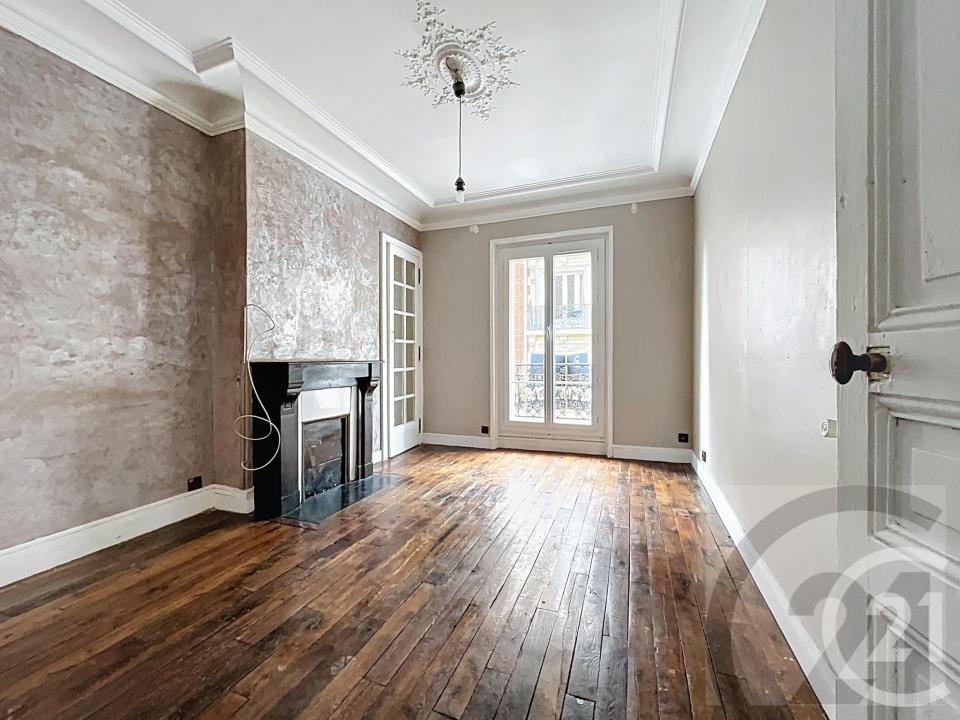 París, Isla De Francia 75018, Francia