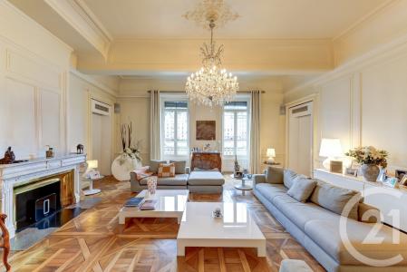 Lyon, Rhône-Alpes 69002, France